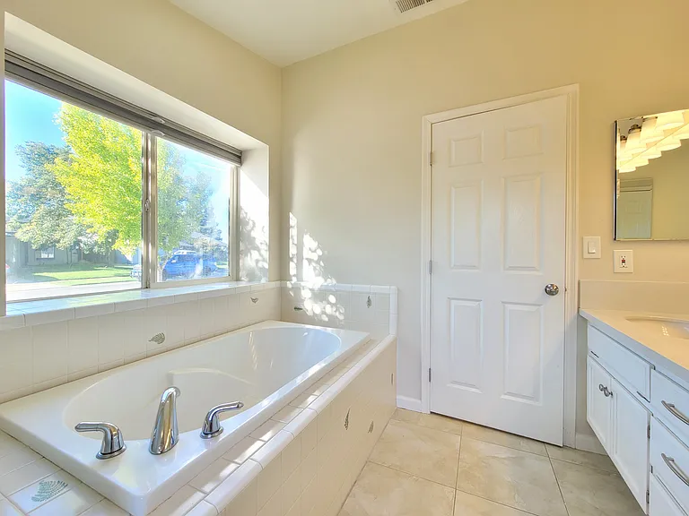3008 Coach Lite Dr — Photo 14