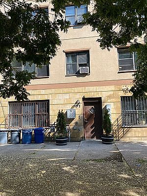 4th image of 97 Pulaski St #1