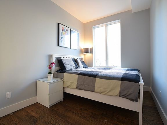 5th image of 573 Van Buren St APT 3
