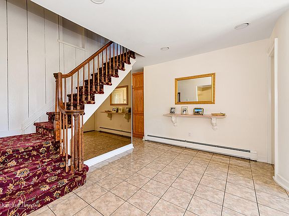 3rd image of 2527 Bradley Ct