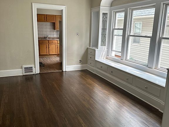 3rd image of 2225 Northland Ave
