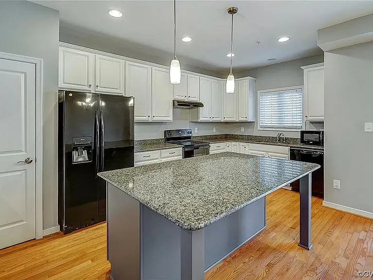 3909 Village Townes Walk — Photo 3
