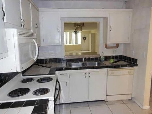 3rd image of 2885 SW 22nd Ave