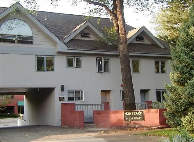 620 Pearl St — Photo 9