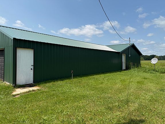 2nd image of 3062 Forteen Mile Rd