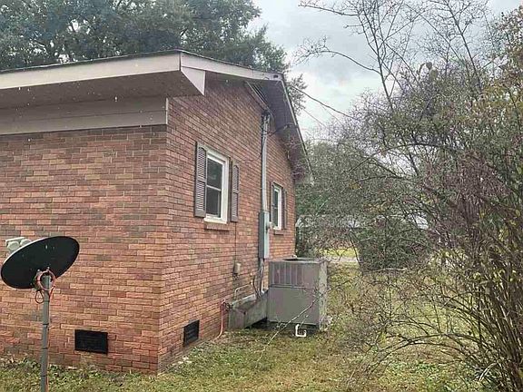 3rd image of 16741 Springs Mill Rd
