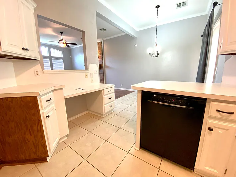 1020 Pruett Dr — Photo 5