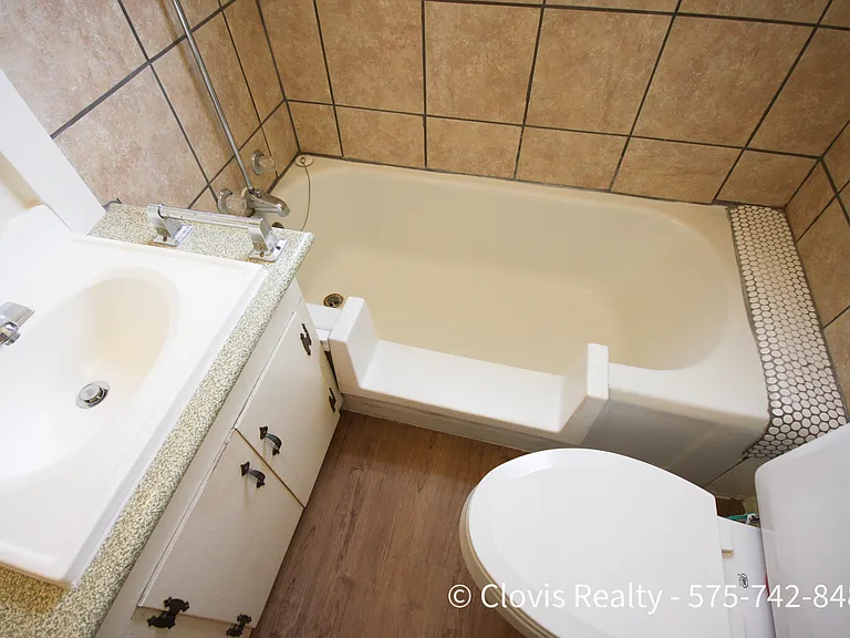 1020 Calhoun St — Photo 12