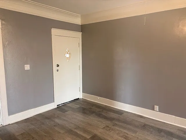 201 W 85th Pl — Photo 16