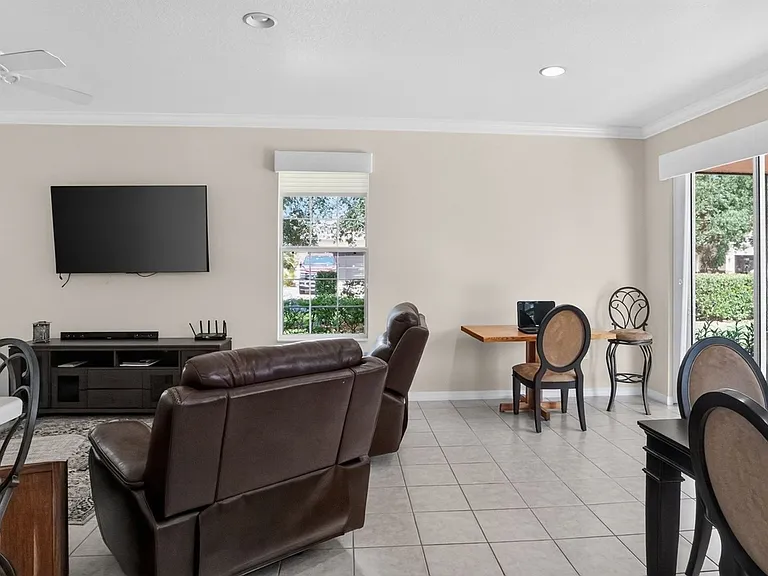 8525 SW 86th Ter — Photo 16