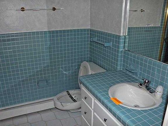 Upper Level Bathroom