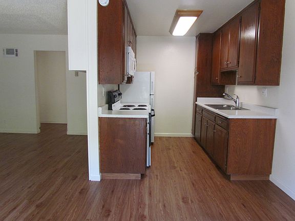 4th image of 4614 Edgeware Rd