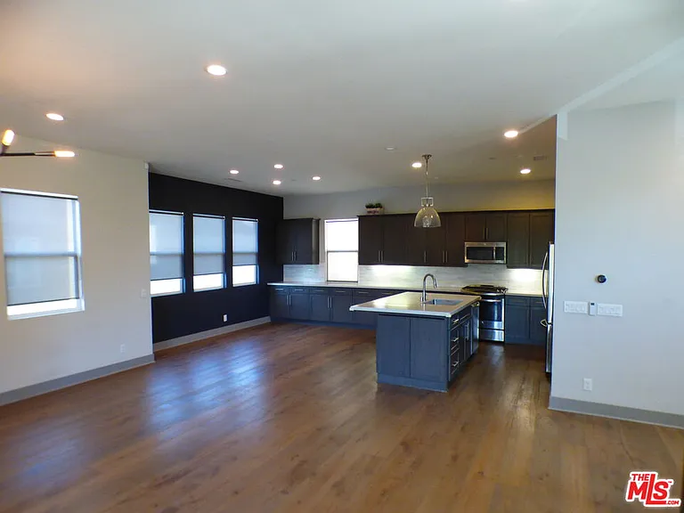 239 Cultivate — Photo 3