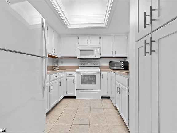 5th image of 9627 Eaton Gardens Ln APT 101