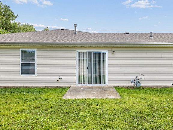 4th image of 556-558 Lamont Dr