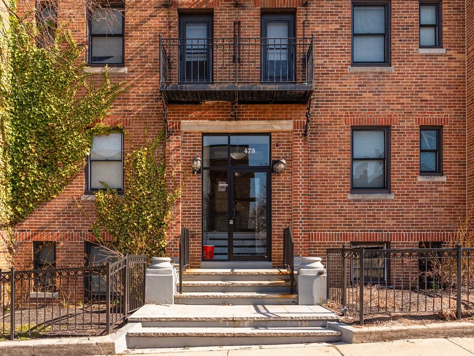 4-7 Sherborn Court 463-475 Broadway — Photo 1