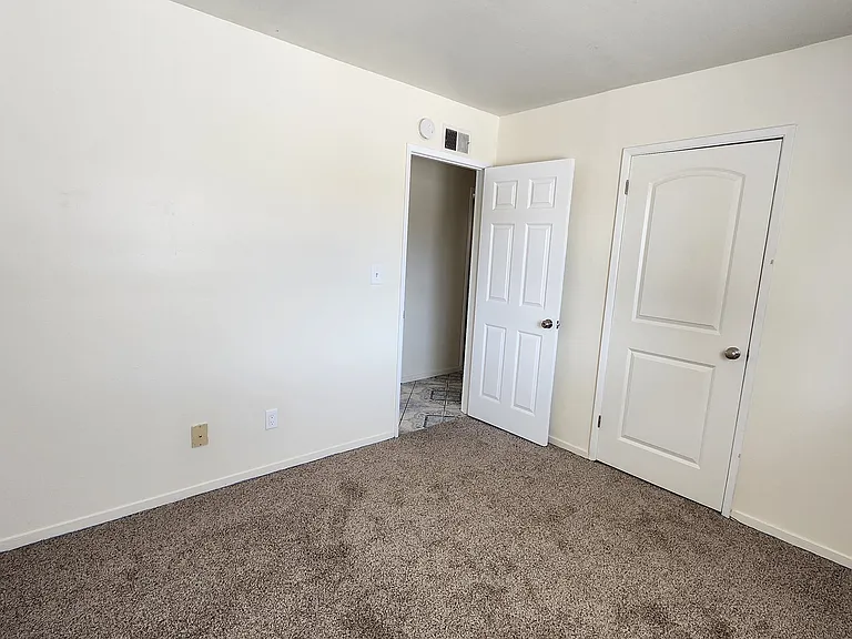 1509 E Oak Ave — Photo 10