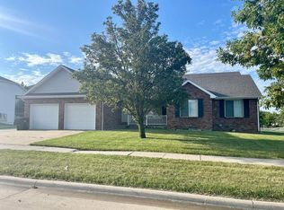 7901 E Pointe Rd, Lincoln, NE 68506