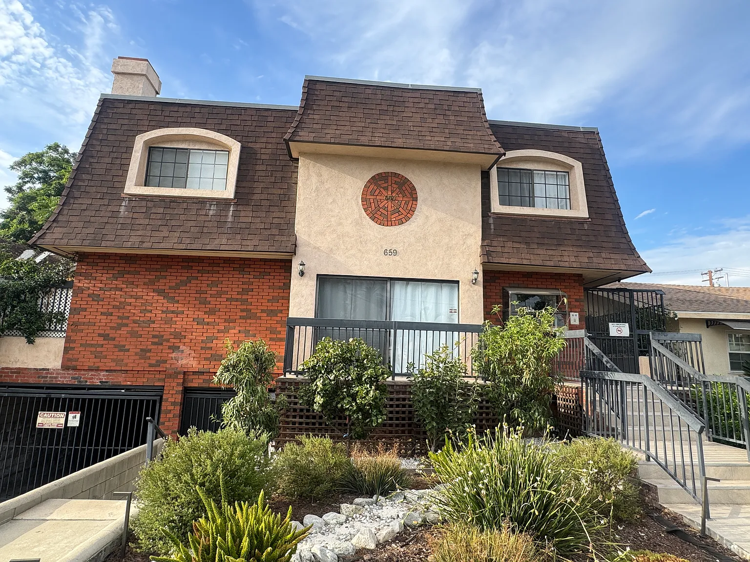 2 bed, 2.5 bath, 1275 sqft, $3,600 — Photo 2