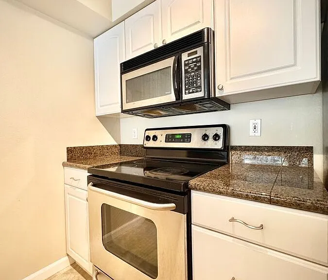 530 Melrose Ave E #407 — Photo 3