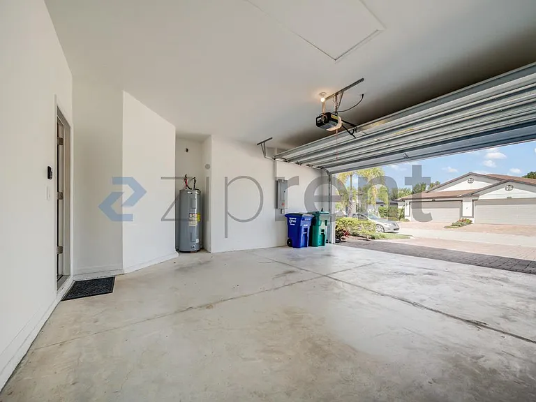 1126 S Town And River Dr — Photo 11