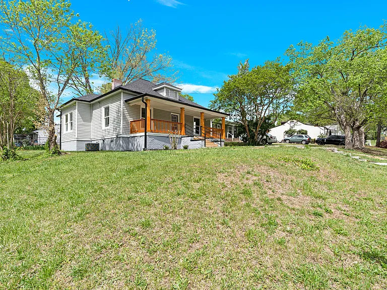 1102 N Church St — Photo 30