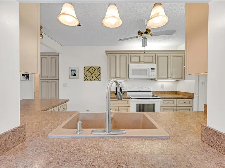 1127 E Seminole Ave #12C — Photo 18