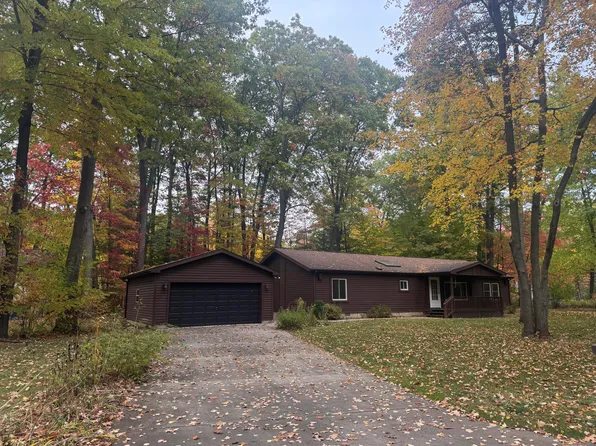 104 Powderhorn Dr, Houghton Lake, MI 48629