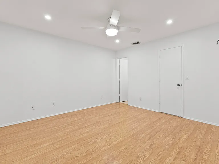1431 SE Berwick Ct — Photo 11