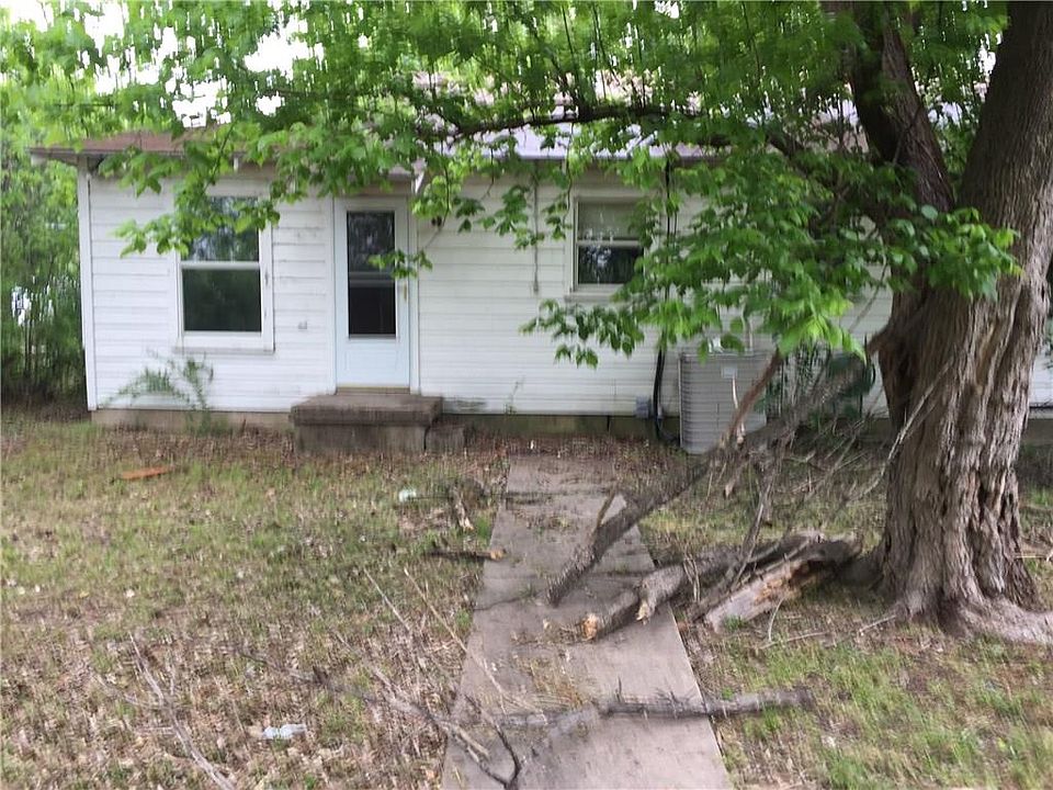 1st image of 1149 Lonsdale Ave