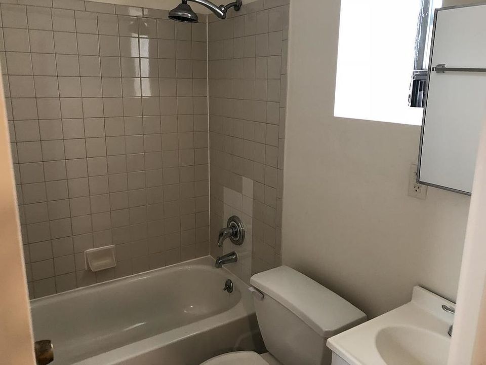 2nd image of 226 E 14th St APT 2M