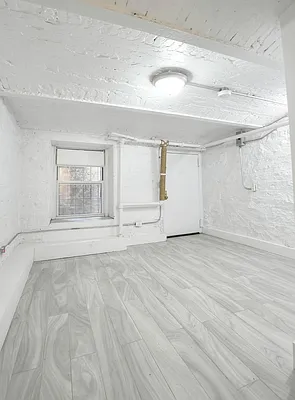 Rented by Bond New York | media 73