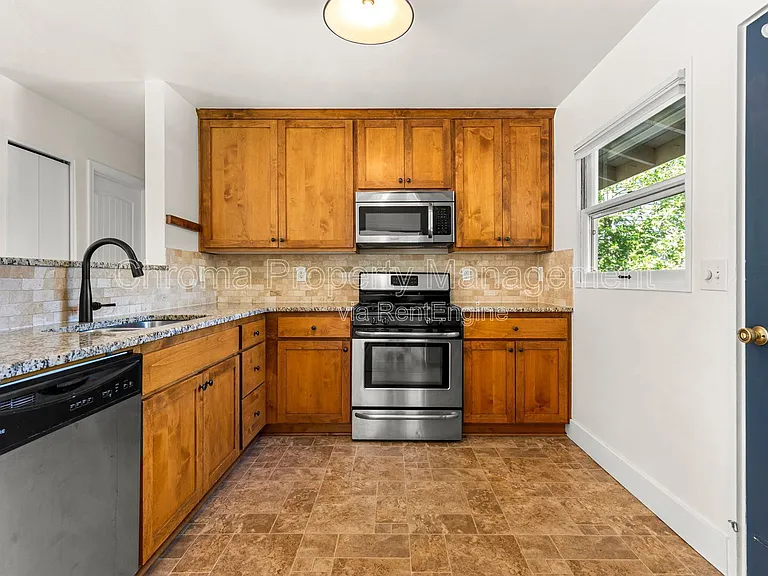 7676 N Mississippi Ave — Photo 7