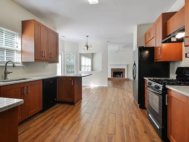 1947 Oakbluff Dr — Photo 11