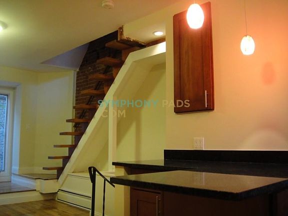 3rd image of 34 Sussex St #4A