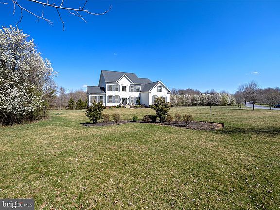 2nd image of 16100 Stratford Estates Dr