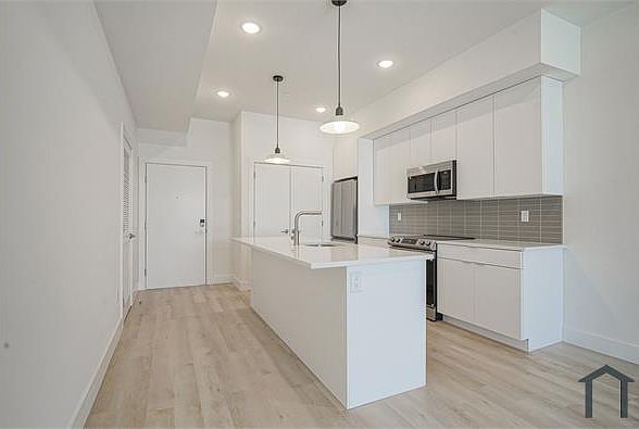 1st image of 2644 Coral St #203