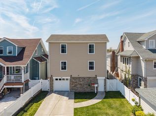 19 West Ave, Lawrence, NY 11559