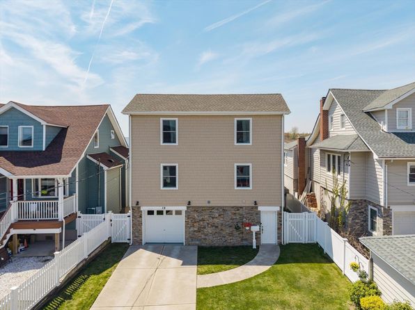19 West Avenue, Lawrence, NY 11559