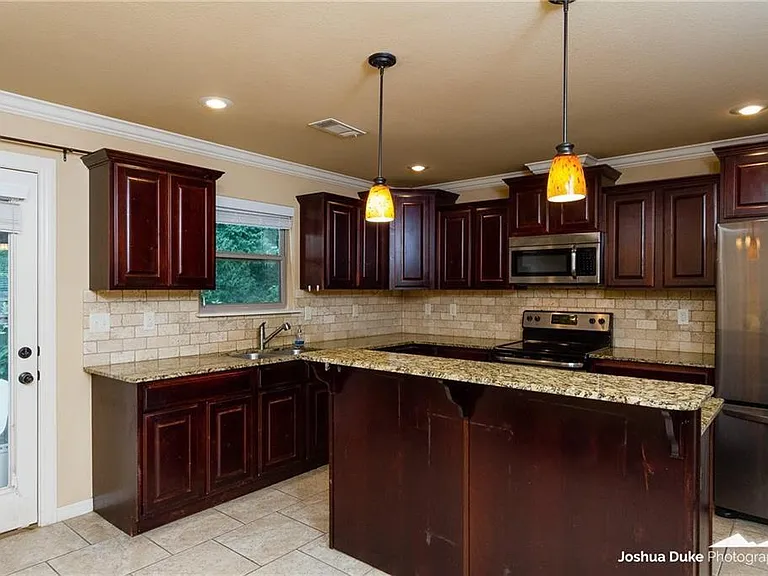 2657 N Valencia Ave — Photo 6