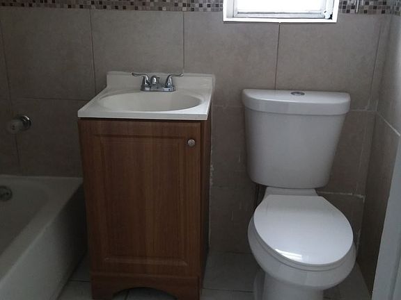 5th image of 125 SW 5th Ct #5564249