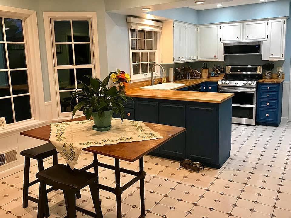 Kitchen and breakfast nook