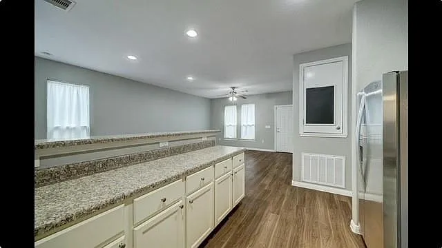 5215 Kingsbury St — Photo 11