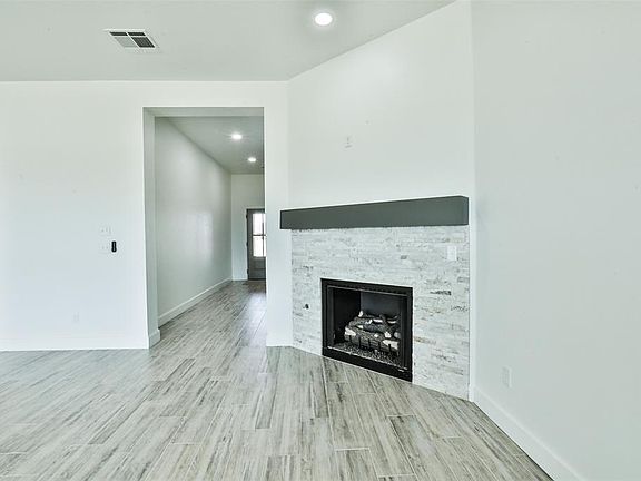 5th image of 24736 Medio St