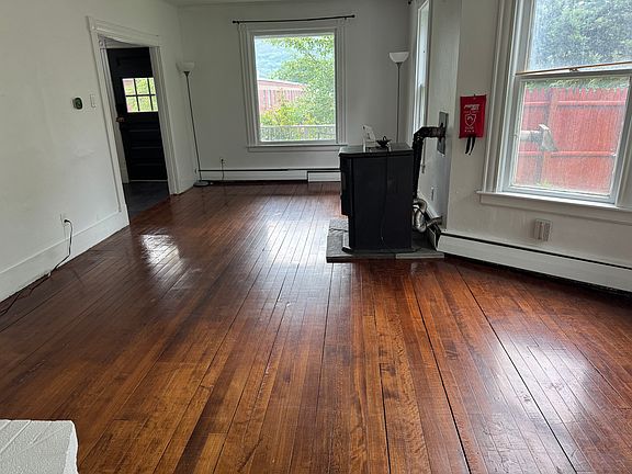 3rd image of 62 Cross St