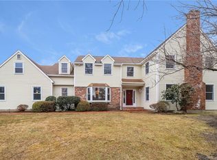 87 Putting Green Rd N, Trumbull, CT 06611