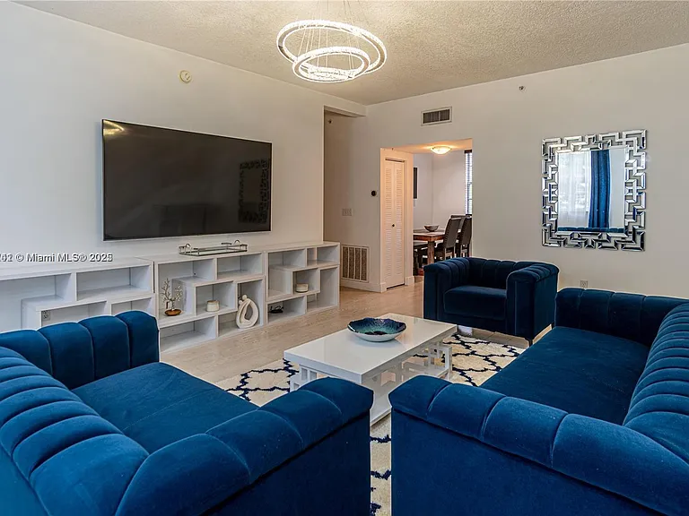 2069 S Ocean Dr — Photo 2