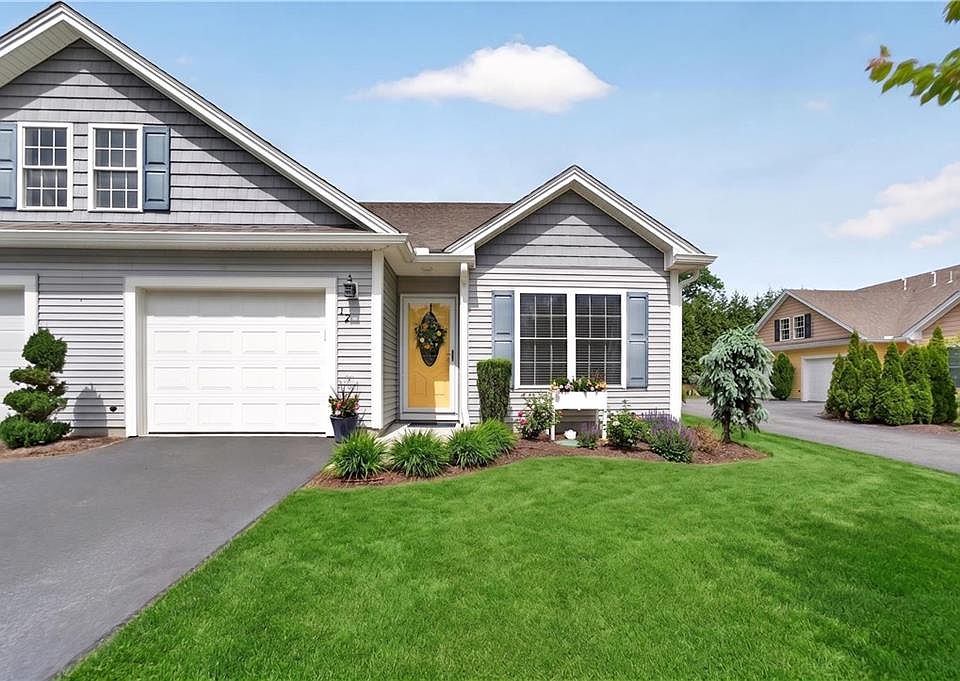 1st image of 12 Rivers Edge Dr