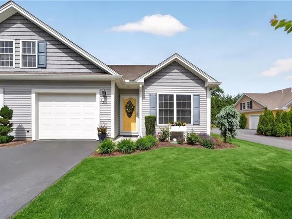 12 Rivers Edge Dr, Coventry, RI 02816
