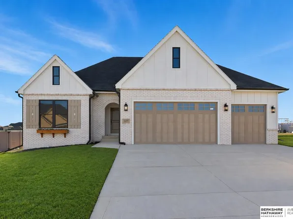 12401 Fenwick St, Papillion, NE 68046